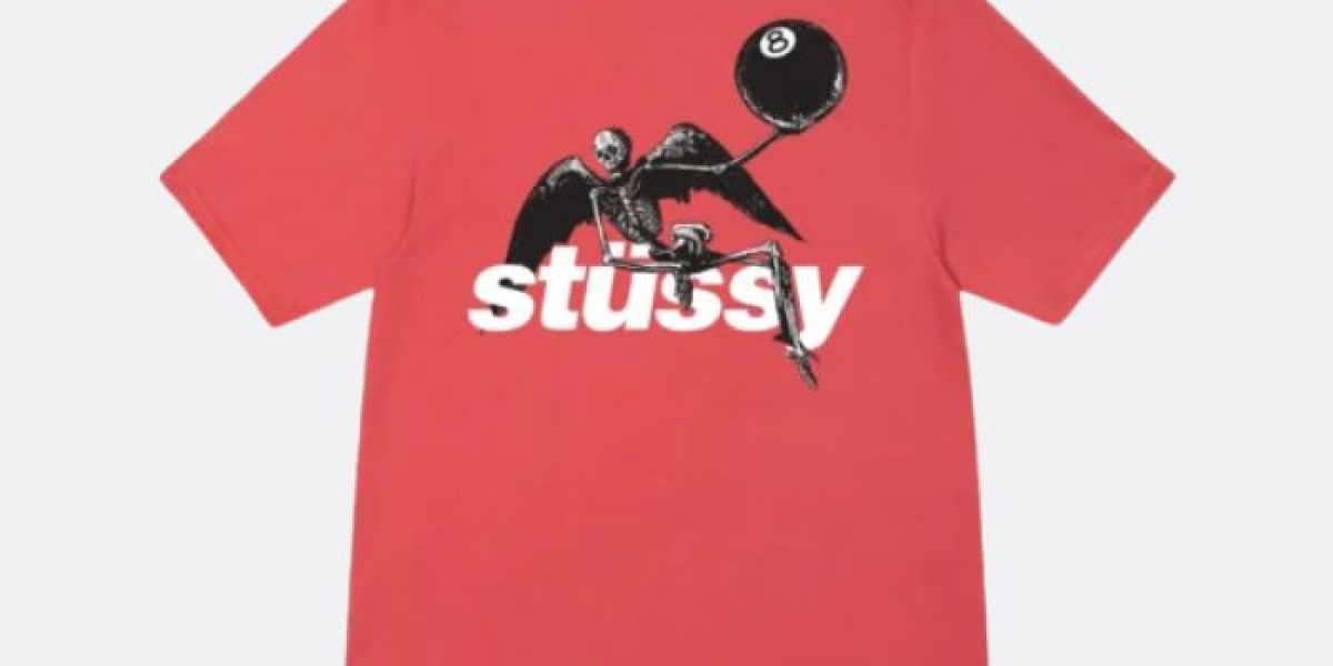 Stussy clothing trends that fit modern fashion
